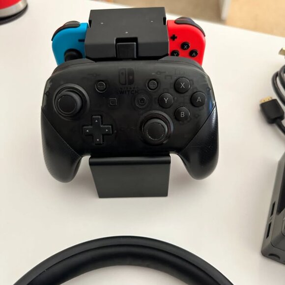 Nintendo Switch 32GB Black Console w/ 2 sets of Joy Cons | Pro Controller + more - Picture 6 of 8
